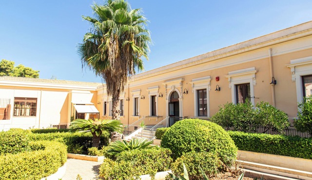 Syraka Hotel LR Collection