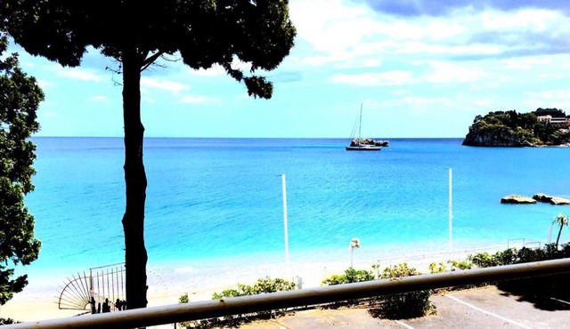Taormina sul mare casa mediterranea Isola Bella