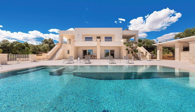 Tenuta Cuccovivo - Villa di Lusso con Piscina Vista Mare a 5 Minuti da Ostuni