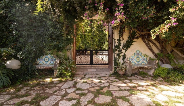 Tenuta Donna Vittoria Bouganville Apartment with Mountain View, Wi-Fi & Air Conditioning