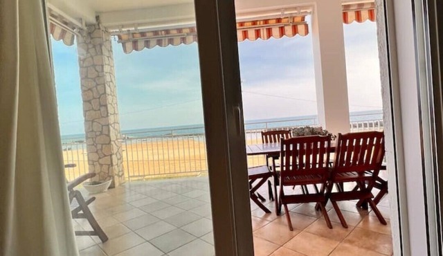 Terrace with sunrise view. 1 minute walk to the beach. A/C