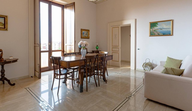 The Baroness’s Apartment – Noble Charm and Stunning Vesuvius View