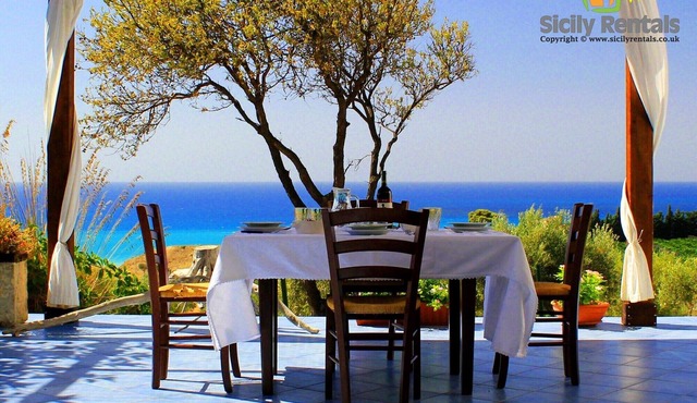 The perfect retreat for nature lovers with stunning views of the sea!