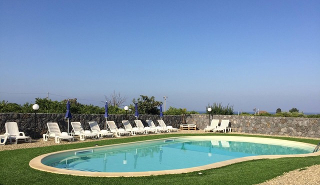 THE RUSTIC POZZILLO-ACIREALE HOUSE WITH SHARED POOL