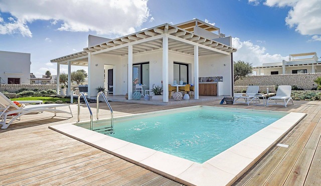 Thyme with pool and a Jacuzzi - My Rental Homes