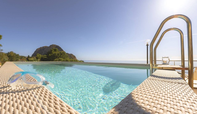 Top floor apartment with private beach access and pool - lisca bianca rental