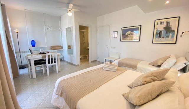 Triple Room with Balcony and Sea View