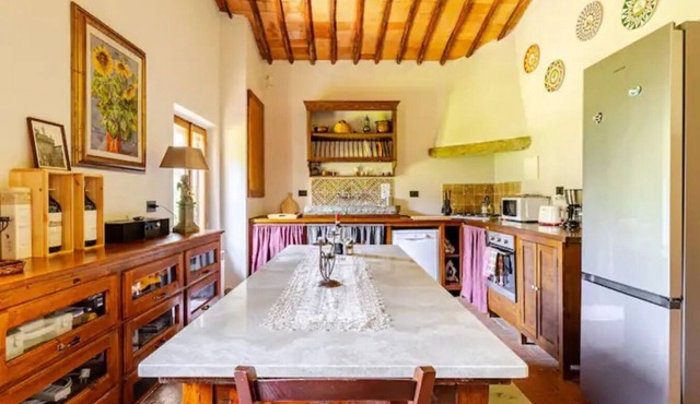 True Tuscany Siena!Entire Property, Exclusive10p A/C,pool,Hottub, OutdoorKitchen in Siena