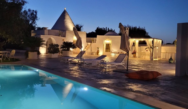Trullo il Gelso with Private Salt Water Infinity Pool and Jacuzzi inside