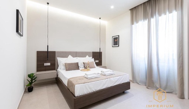 Tuscolana Luxury Retreat - 100mt to Metro, 3 Bedrooms, A-C