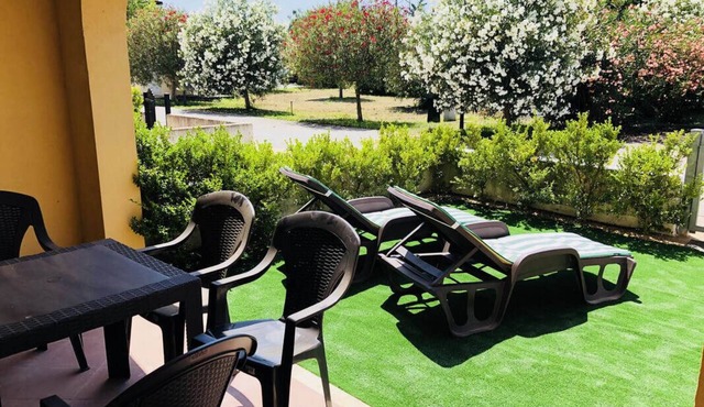 Two Bedroom Apartment, private Garden, 15 minute walk to Beach through Forest