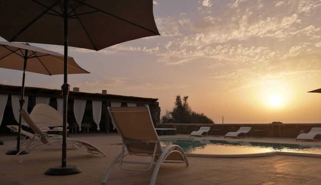 Two-room apartment in private villa with pool and African sunset view