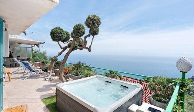 Ulivello House Apartment with Sea View, Wi-Fi and Air Conditioning