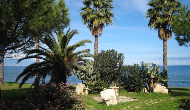 Vacation Apartment in Sicily close to Siracusa directly on the beach 2-4 persons
