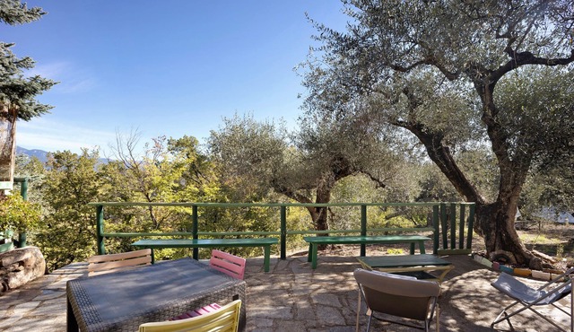 Vacation home 'Casetta Maduneta' with a sea view and garden; pets allowed