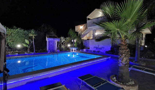 Vacation home with pool in an oasis of peace a few kilometers from the Valley of the Temples