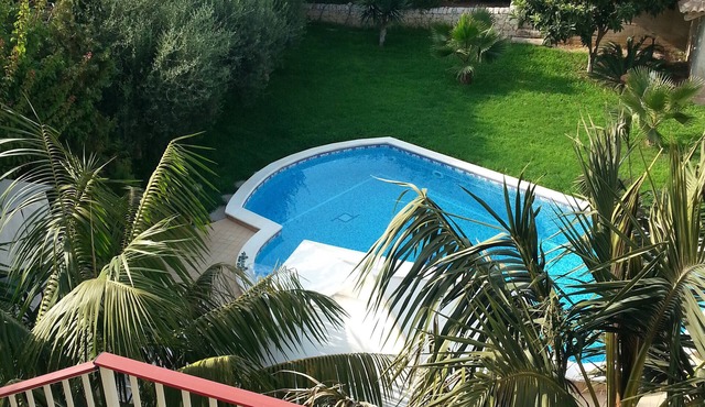 VanessaHolidayHome Close Up