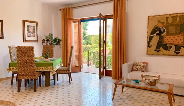 Villa 100m walking to beach, private parking