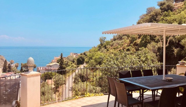 Villa 180sqm Taormina Mare 12 beds