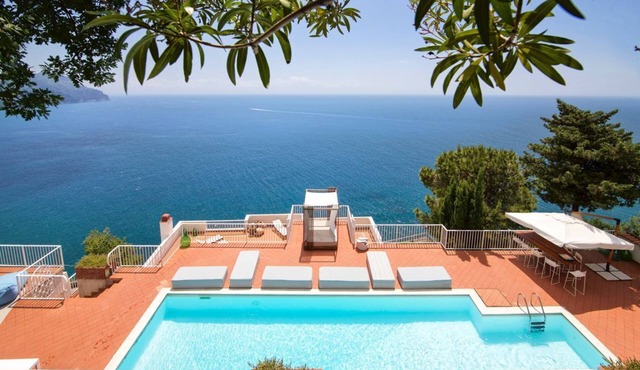 Villa Almeida - Four Bedroom Villa, Sleeps 8