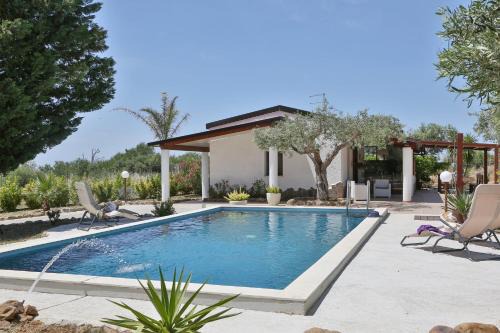 Villa Anna (by Vacation Service)