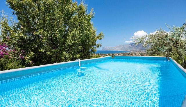 Villa 'Anna Messina' with sea view, Wi-Fi and air conditioning
