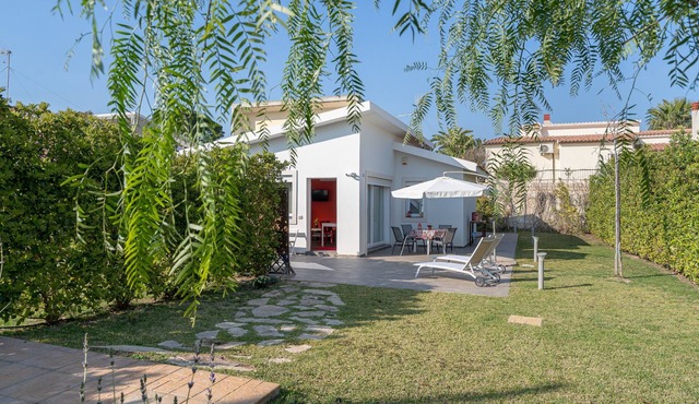 Villa 'Aurora' with Private Terrace, Wi-Fi and Air Conditioning