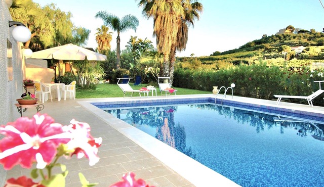 Villa Azzurra, with private pool, 600 mt from the sea