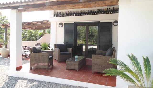 Villa Bergamotto - Luxury Apartments, 3 mins drive to Beaches - Ground Floor