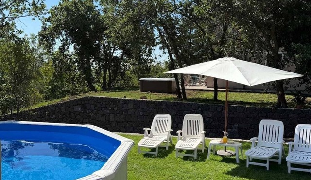 Villa between the sea and the volcano Etna with jacuzzi, private pool and garden