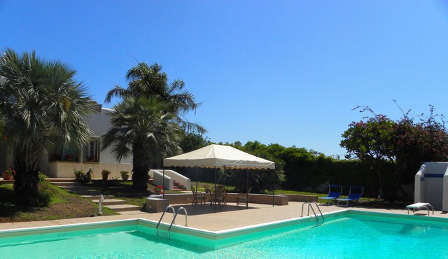 Villa Blanca - villa with pool and annex 2 km from the sea 8 pax