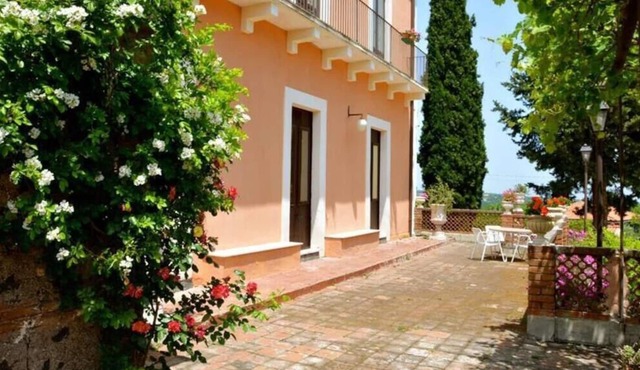Villa Bonaccorso - The Mansion An oasis of tranquility surrounded by nature at the foot