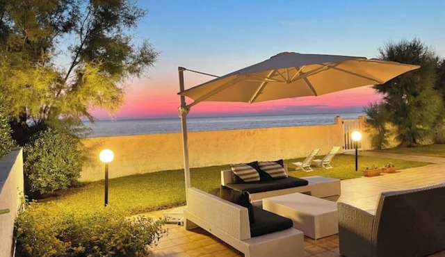 Villa Bosa, one step away from the sea