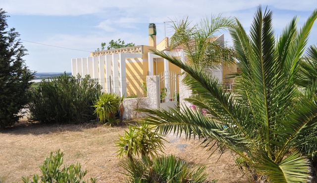 Villa by the sea in the Pantano Longarini reserve.