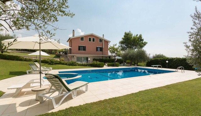 VILLA CALAFORNO SICILY - RAGUSA splendid place to relax. Private swimming pool