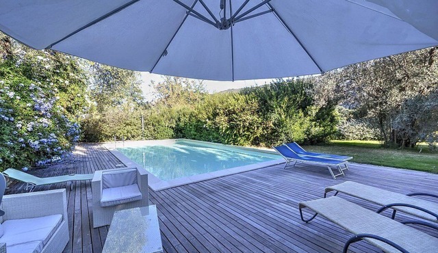 Villa Calesse B: A characteristic and welcoming independent house surrounded by meadows and by green hills, with Free WI-FI.