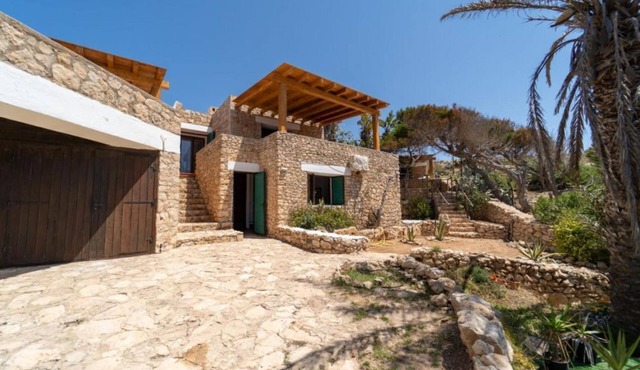 Villa Casa degli Elimi dammuso by the sea in exclusive bay in Lampedusa