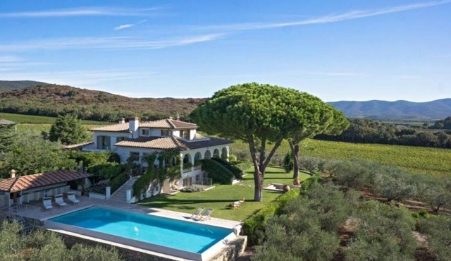Villa Castiglione beautiful modern villa with private pool, just 5 km from the sandy beaches of .