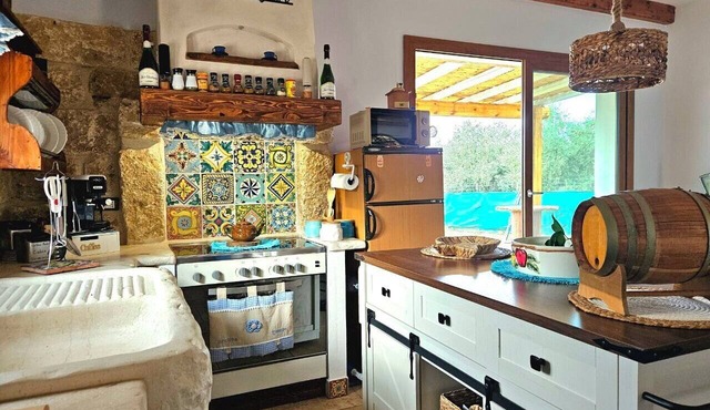 Villa Cerasella - Rustic Sicilian Retreat with Private Pool & Sunset View