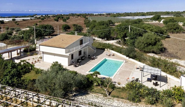 Villa Ciuridda with private pool wifi parking bowling green bbq