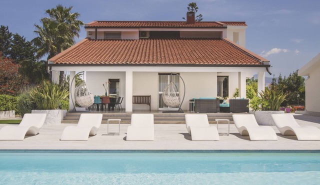 Villa delle Sterlizie by LeDhome