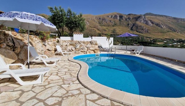 Villa Desdemona con piscina e Villa Shahla senza piscina, vista giardino
