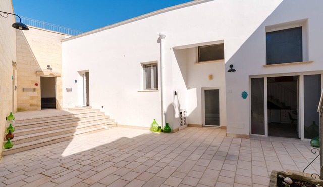 Villa 'Dimora Storica Jolanda in Uggiano' with Shared Terrace, Wi-Fi and Air Conditioning