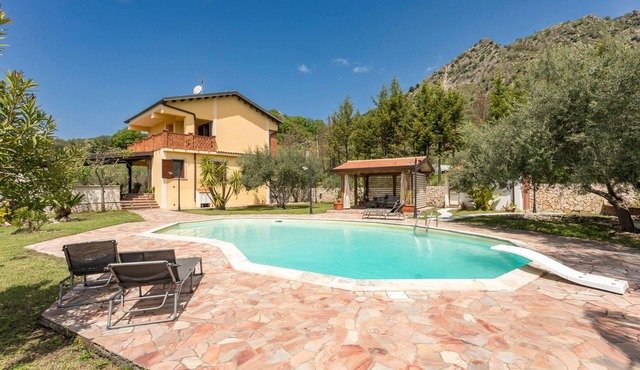 Villa 'Etnamare' with Pool and Mountain Views