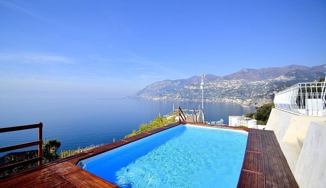 Villa Fresia: A splendid and luminous two-story villa built on the sloping cliff in front of the sea, with Free WI-FI.