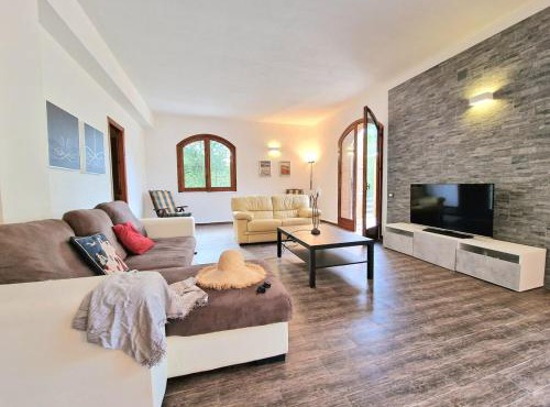 Villa Giacoma hot tub and garden