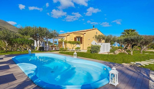 Villa Giovani - Two Bedroom Villa, Sleeps 6