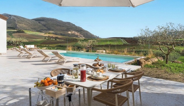 Villa Giuseppina near shops and restaurants