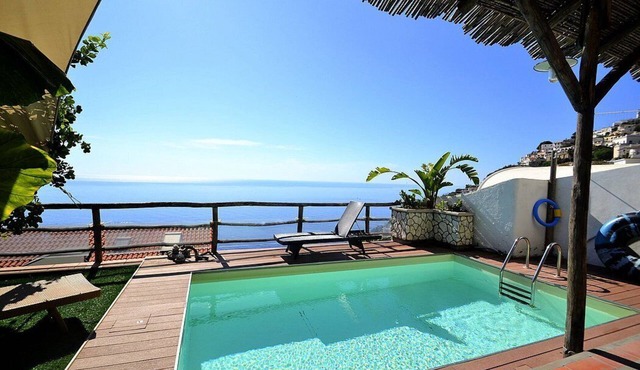 Villa Giusi: An elegant and welcoming independent house which faces the sun and the sea, with Free WI-FI.