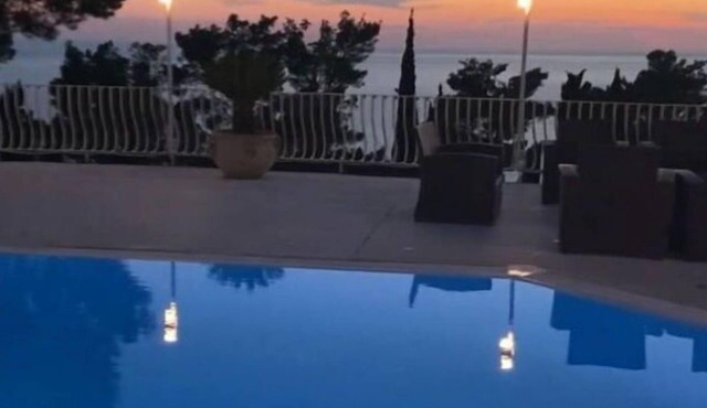 Villa in Anacapri with 8 bedrooms sleeps 16